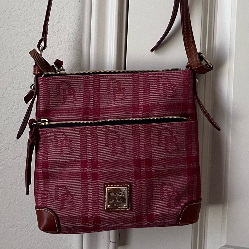 Red crossbody with Brown straps and zippers with 2 main components Good bag
